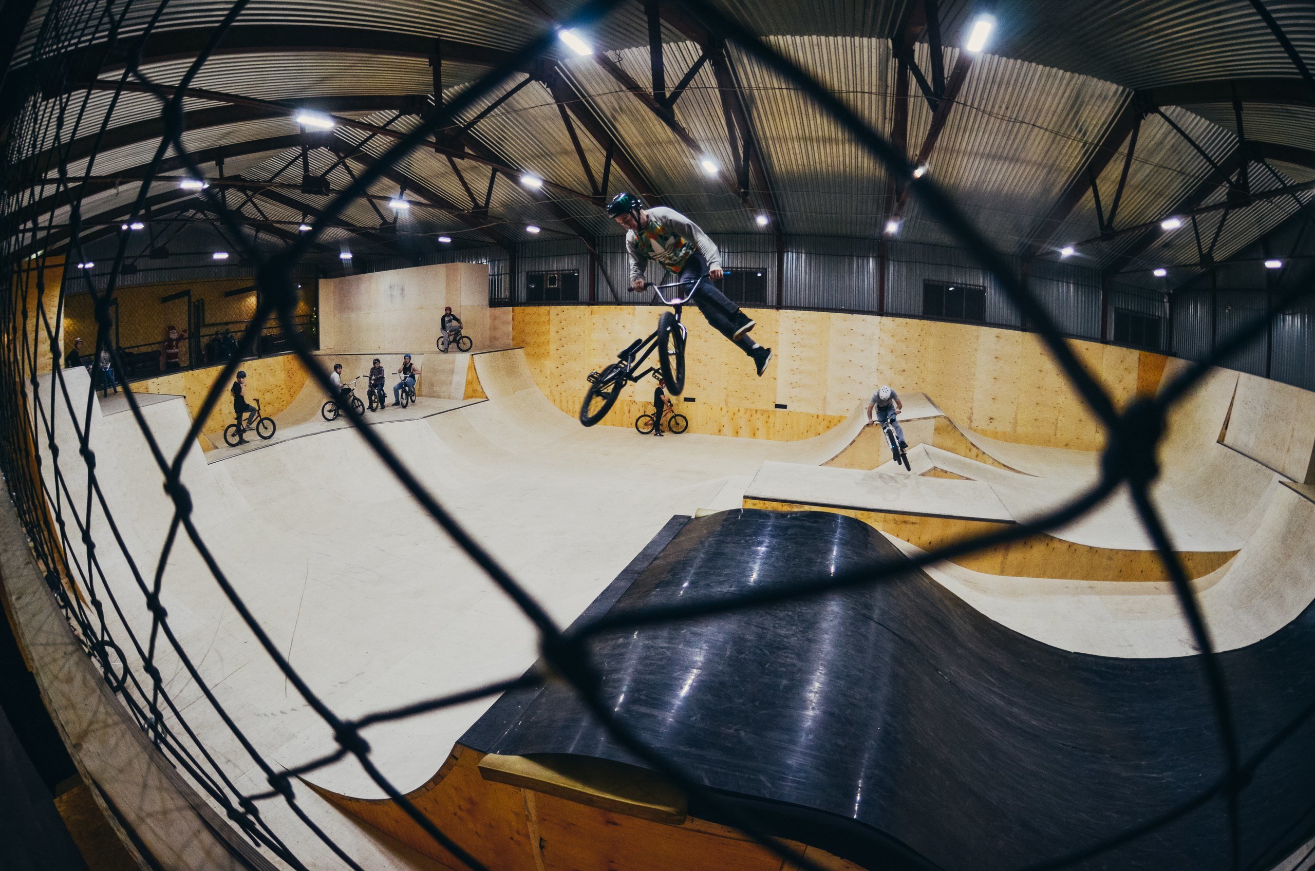 Скейт парк сабаба москва. Скейт парк перово. Рамстрой скейт парк шоссе энтузиастов. Скейт парк кураж в москве. Рамп строй хаус скейт парк.